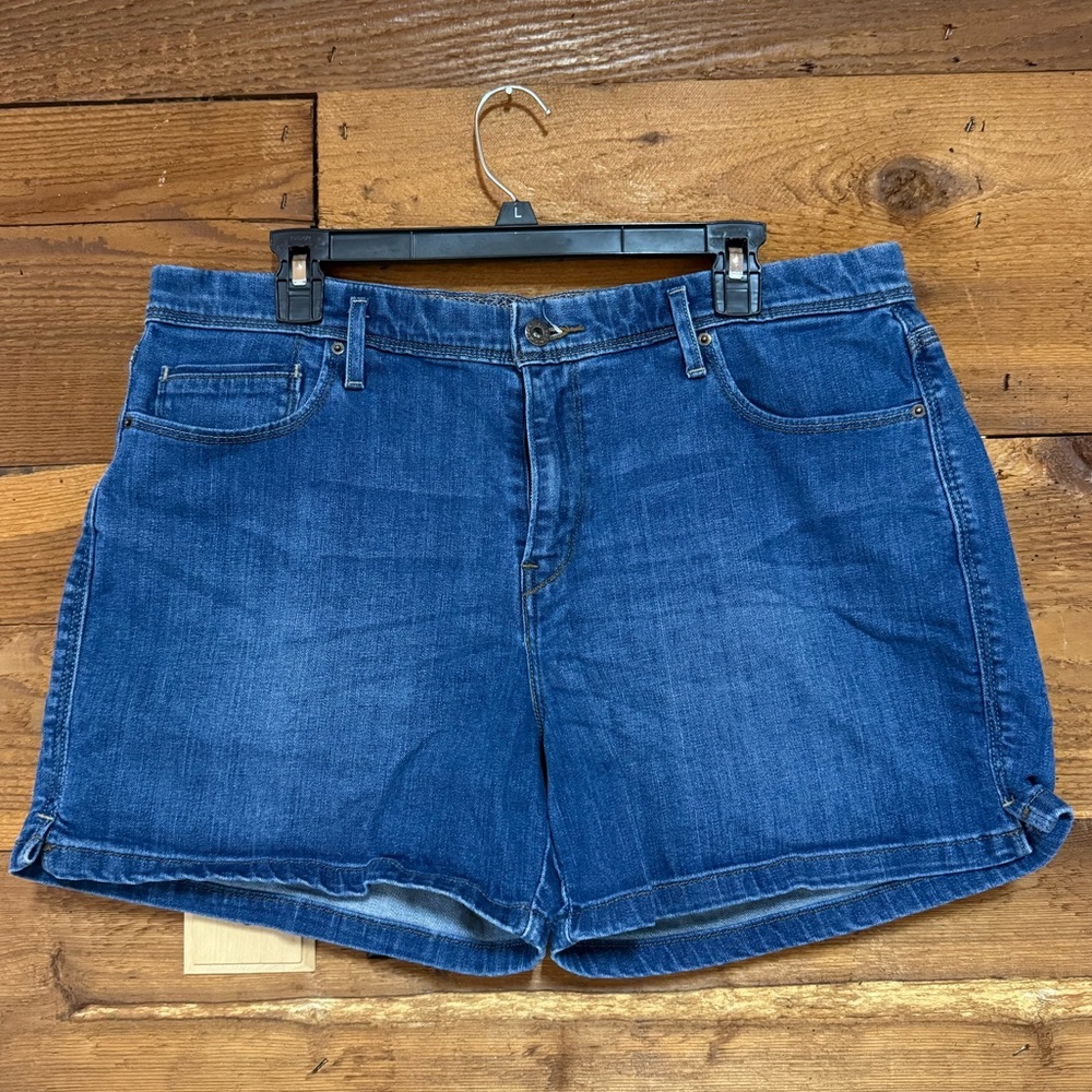 Levis High-Rise Casual Denim Shorts in Deep Blue. Like new. Size 16